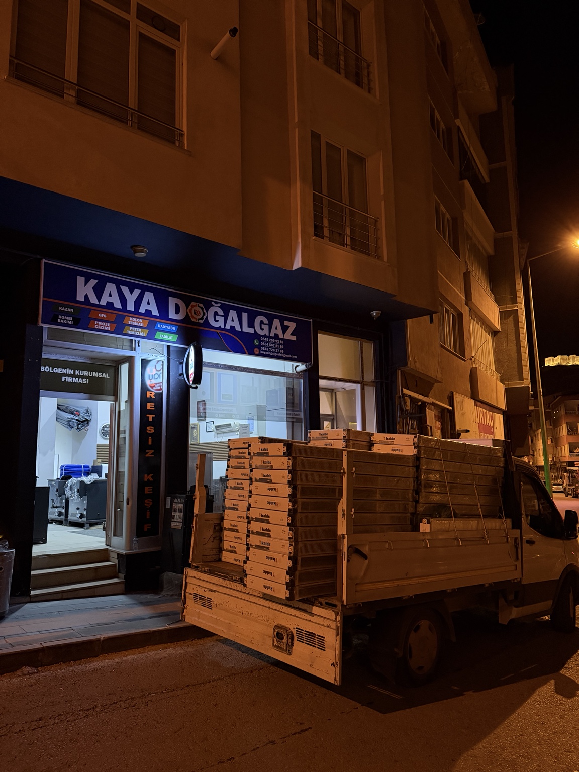 Kaya Doğalgaz Bayburt merkez şubesi ve teslimat aracı